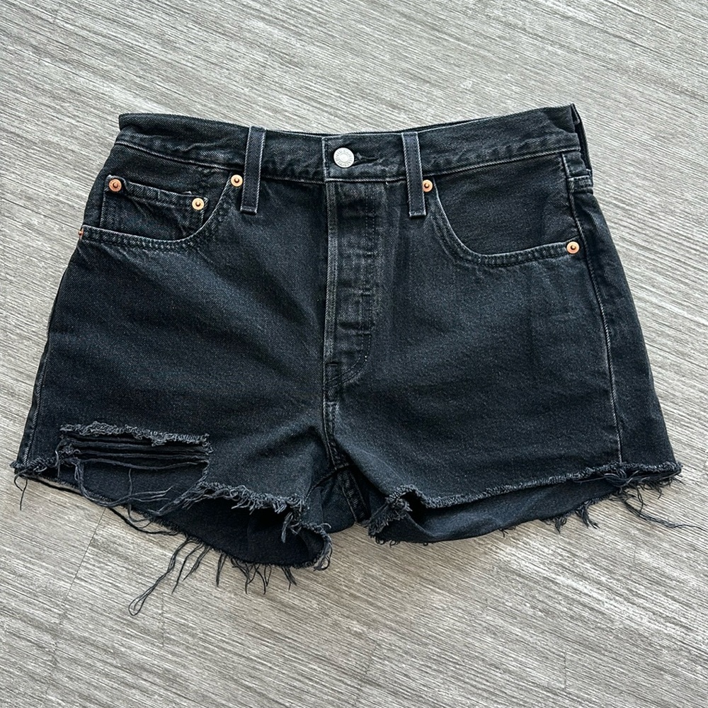 LEVI 501 BLACK SHORTS
